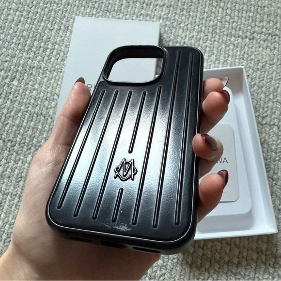 RIMOWA ブラック iPhone 15 PRO 【公式通販】